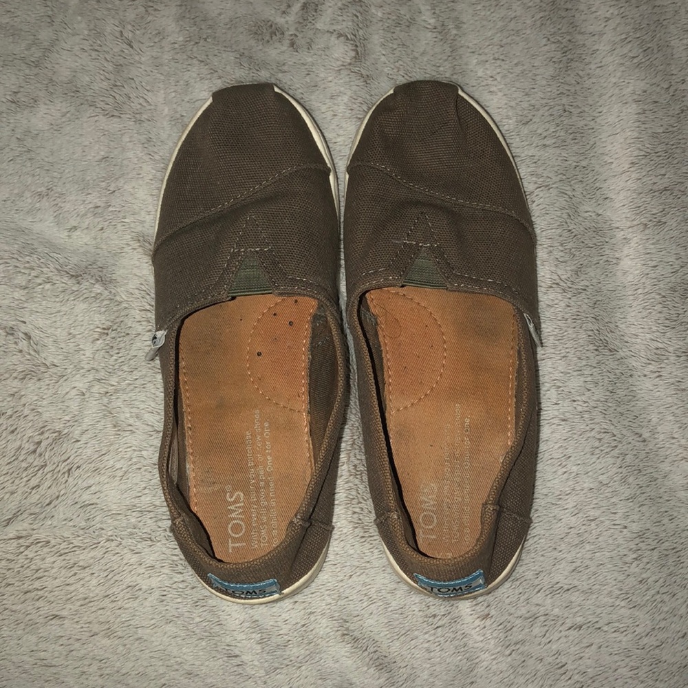 Kids size 3 Toms